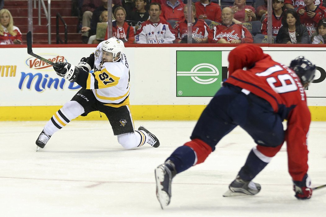 Sidney Crosby pálí na branku Washingtonu