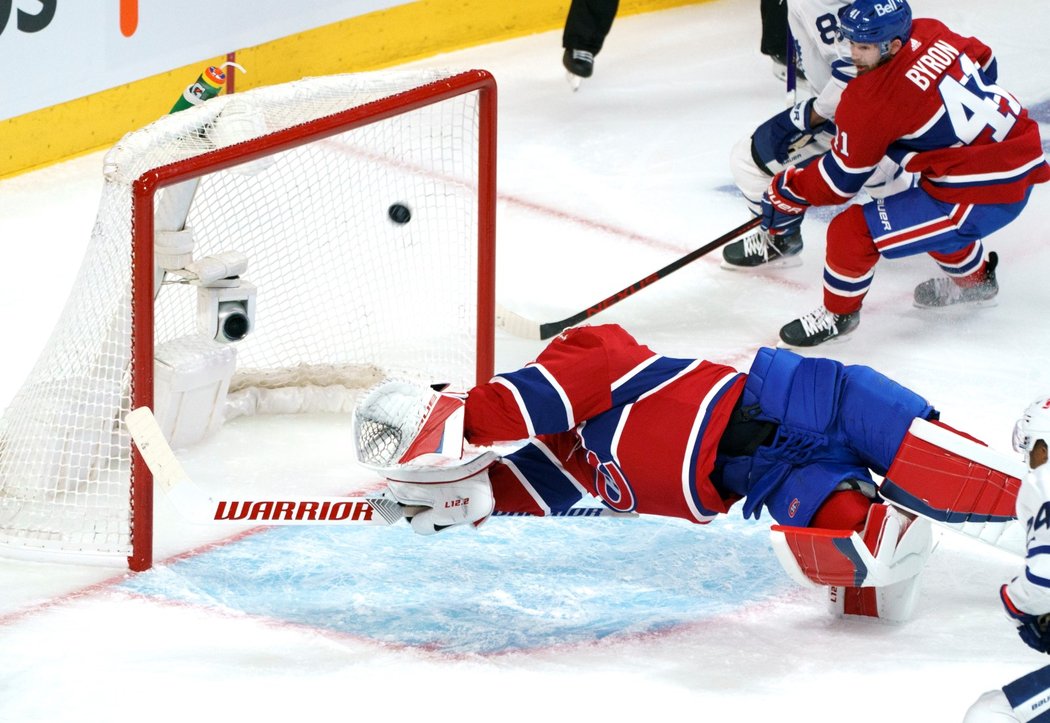 Carey Price vytáhl proti Maple Leafs úchvatný zákrok, Canadiens ale třetí duel série nezvládli