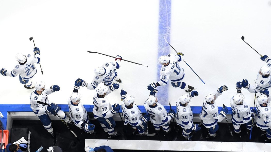 Elitní lajna Tampy Bay s Ondřejem Palátem (vpravo) táhne Lightning do finále Stanley Cupu, které by si klub mohl zahrát poprvé od roku 2015