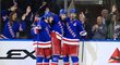 Hokejisté NY Rangers se radují z trefy útočníka Miky Zibanejada (uprostřed)