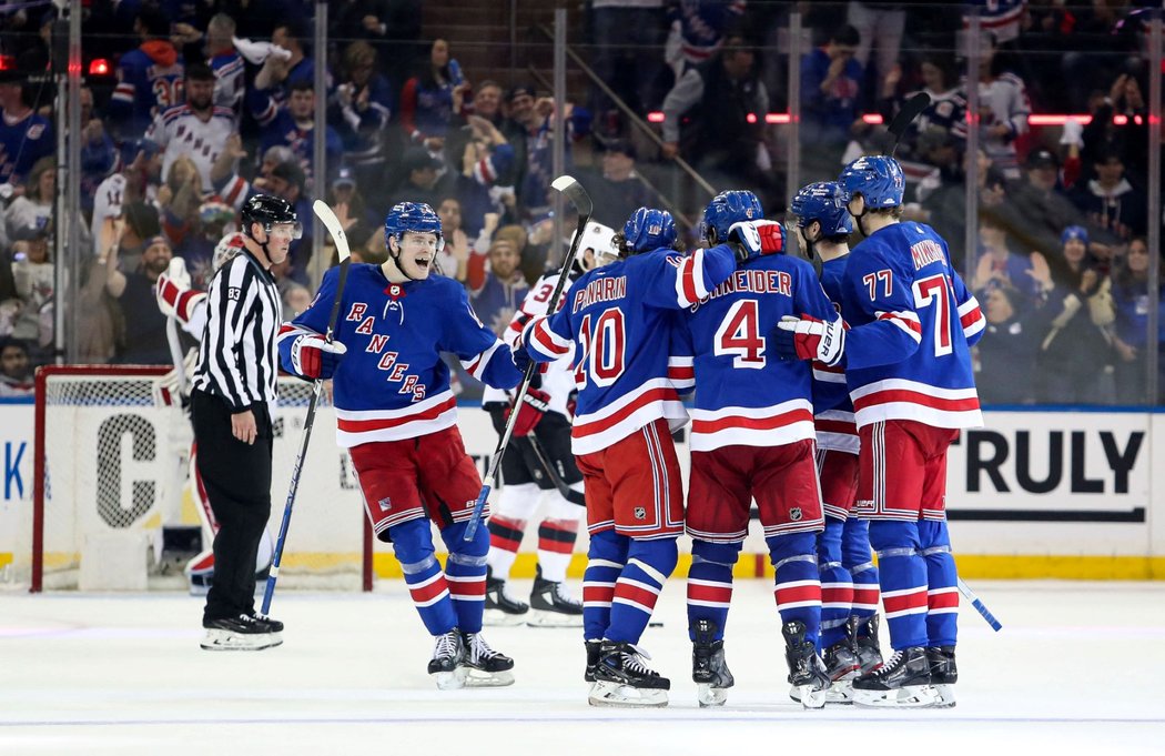 Gólová radost hokejistů New York Rangers
