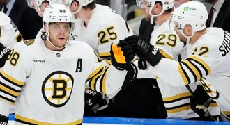NHL ONLINE: Boston blízko postupu, trefil se Pastrňák. Hraje Hertl