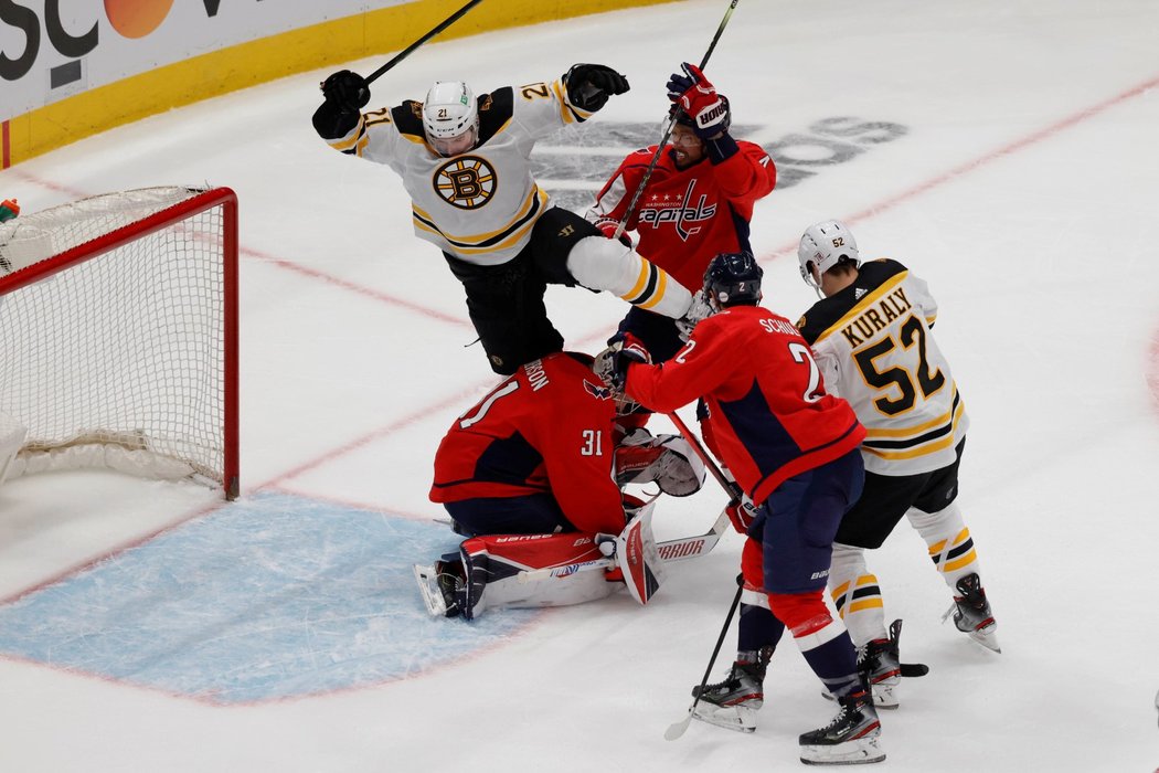 Utkání hokejového play off NHL mezi Bostonem Bruins a Washingtonem Capitals