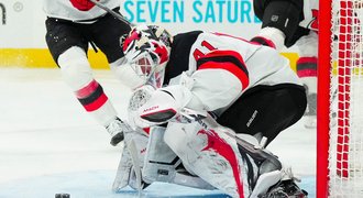 SESTŘIHY NHL: Devils smázli Carolinu. Vaněček má asistenci, pomohl i Gudas