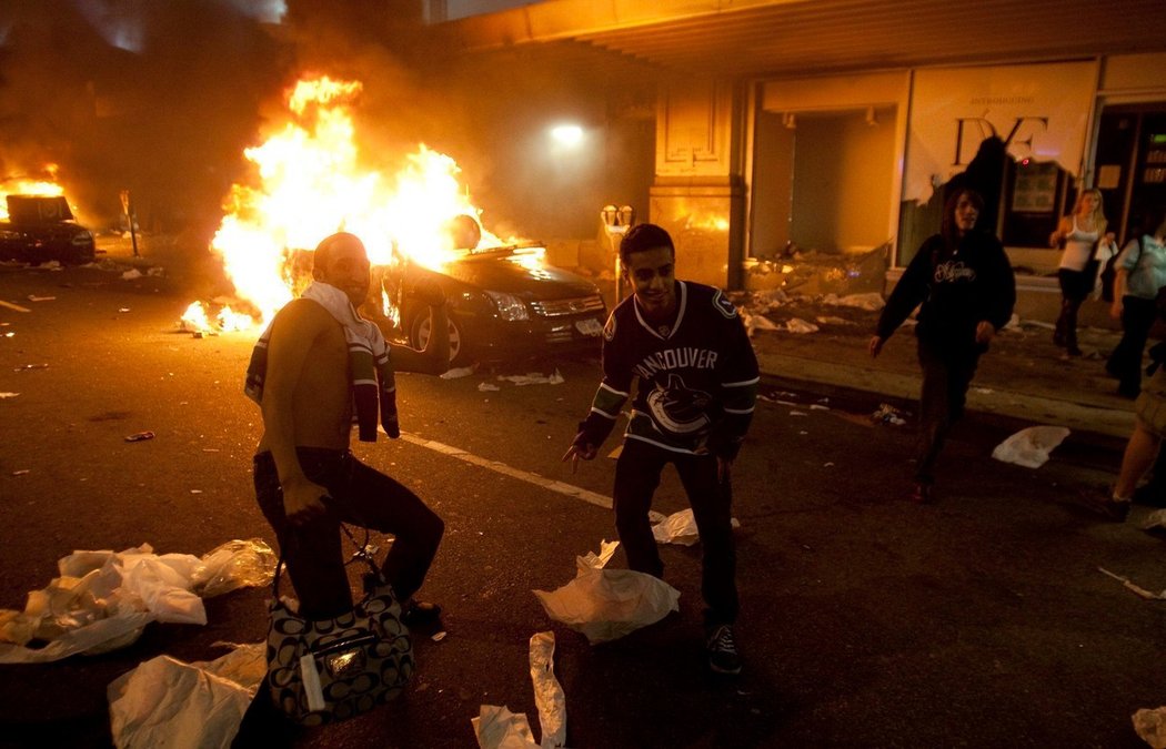 Řádění fanoušků Vancouveru při nepokojích v roce 2011 napáchalo neuvěřitelné škody