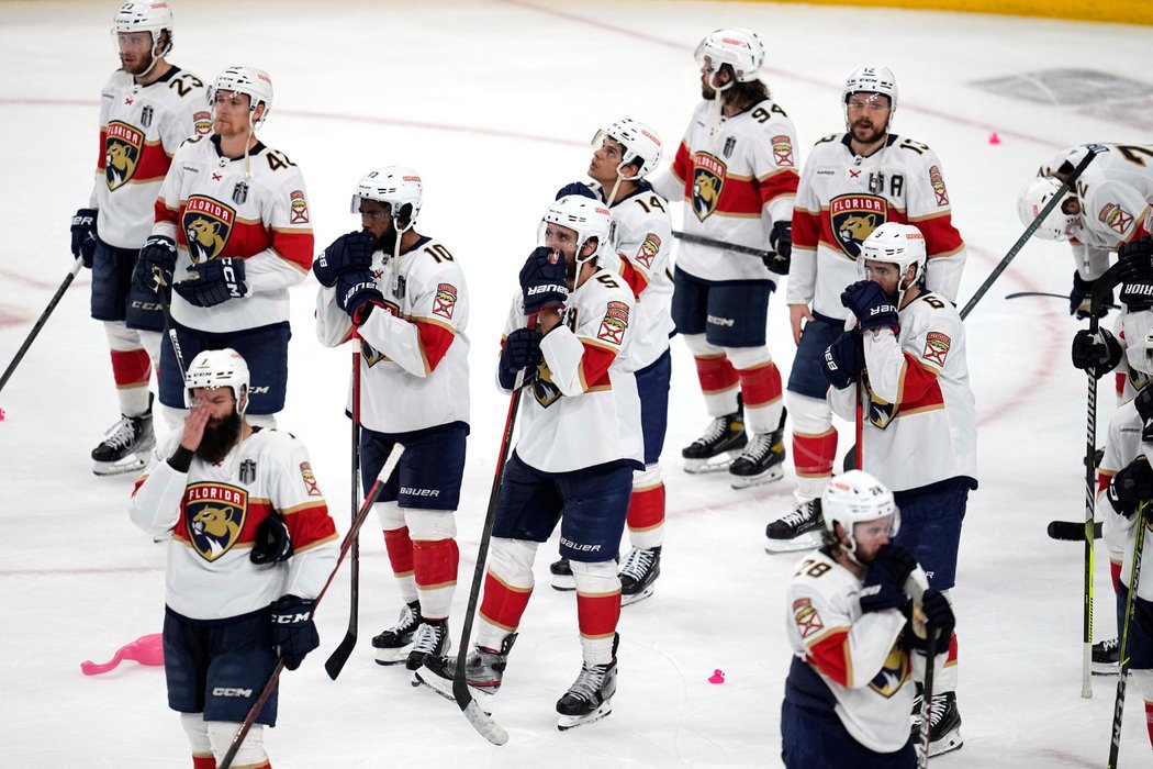 Florida Panthers smutní po porážce ve finále Stanley Cupu