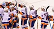 Hokejisté New Yorku Islanders porazili v rozhodujícím sedmém utkání 2. kolay play off NHL Philadelphii 4:0 a postoupili mezi poslední čtyři týmy.