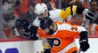 Radko Gudas z Philadelphie ukázal důraz u mantinelu obránci Pittsburghu Justinu Schultzovi