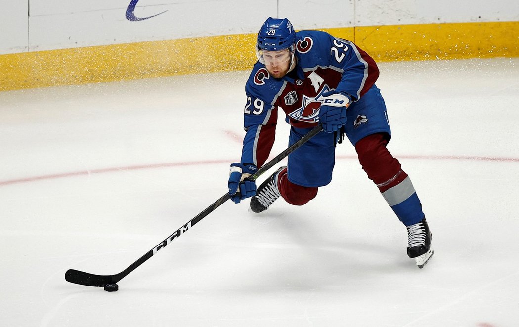 Nathan MacKinnon si v prvním finále Stanley Cupu připsal jednu asistenci