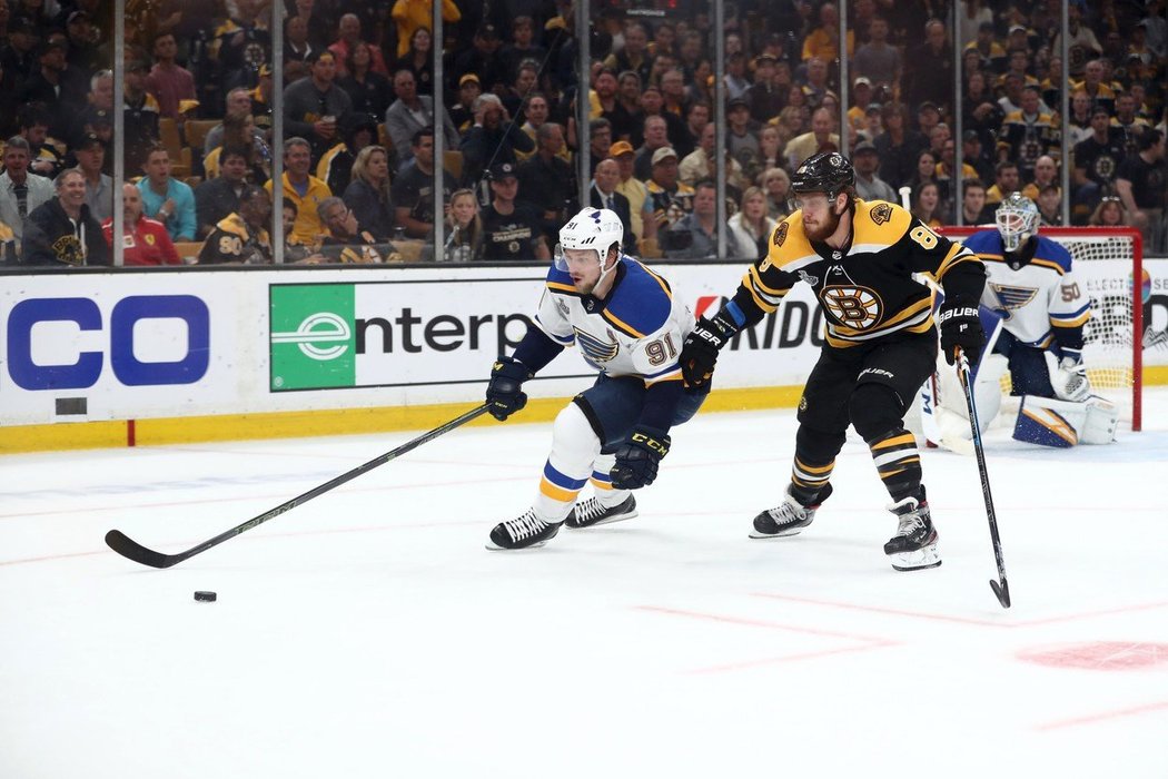 Letošní finále Stanley Cupu mezi Bostonem a St. Louis rozhodne sedmý zápas. Bude slavit David Pastrňák, nebo Vladimir Tarasenko?