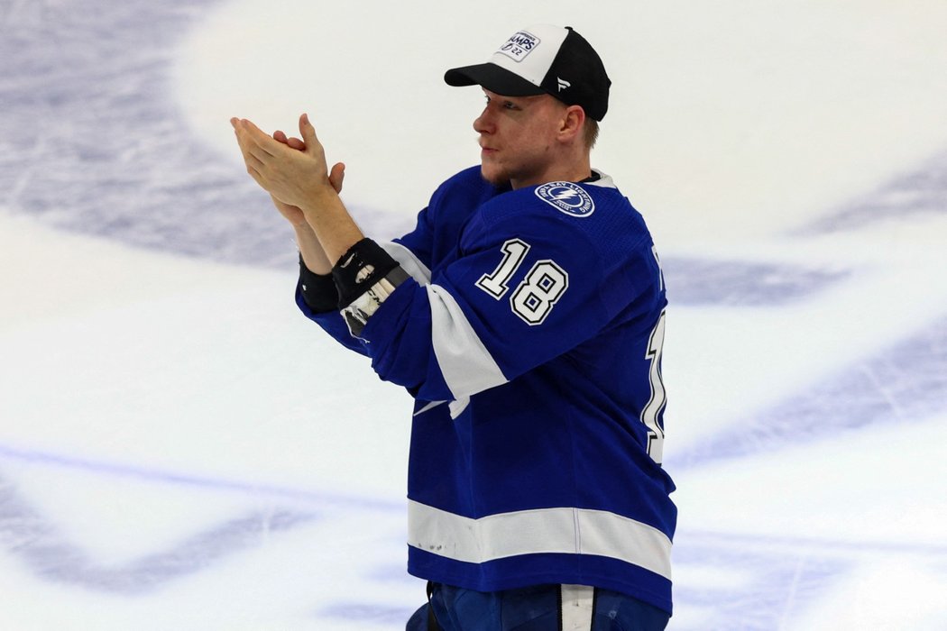 Ondřej Palát se raduje ze čtvrtého triumfu nad NY Rangers a postupu do finále Stanley Cupu