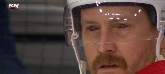 Děsivý pohled na zkrvavené oči obránce Montrealu Jeffa Petryho