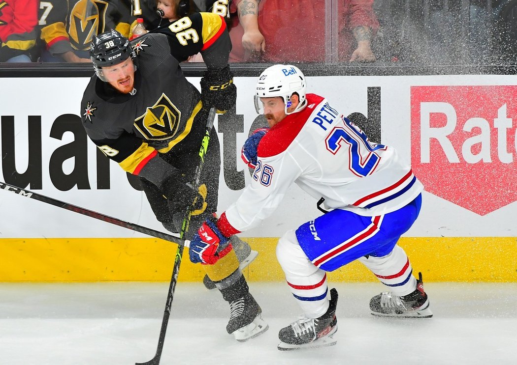 Americký obránce Jeff Petry (vpravo) se vrátil do sestavy Canadiens ve druhém semifinále play off proti Vegas