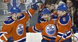 Jordan Eberle (uprostřed) vstřelil Maple Leafs hattrick