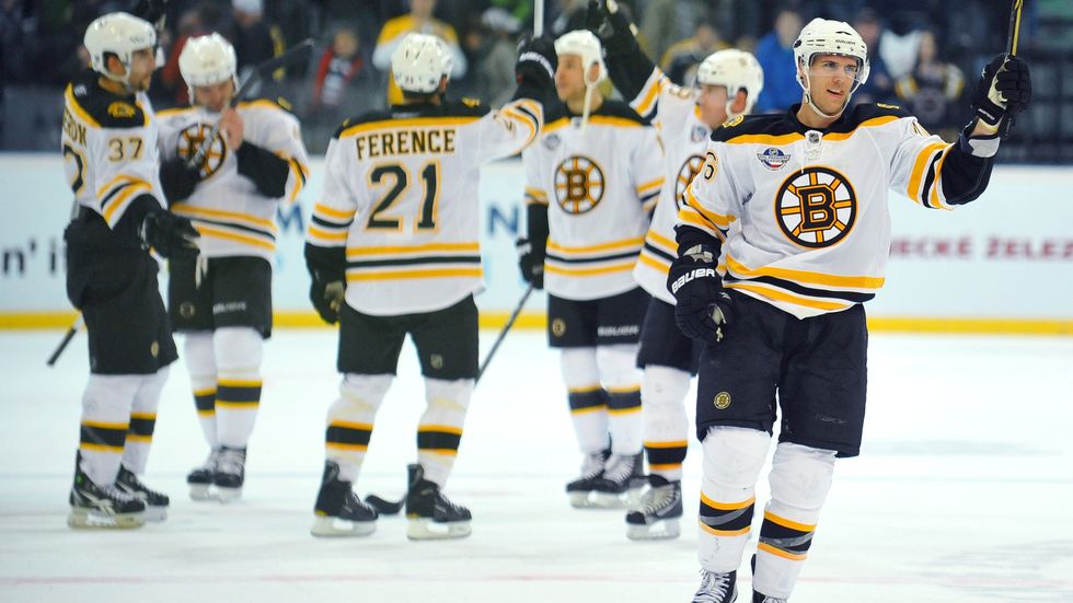 David Krejčí (vpravo) se raduje z výhry Bostonu.