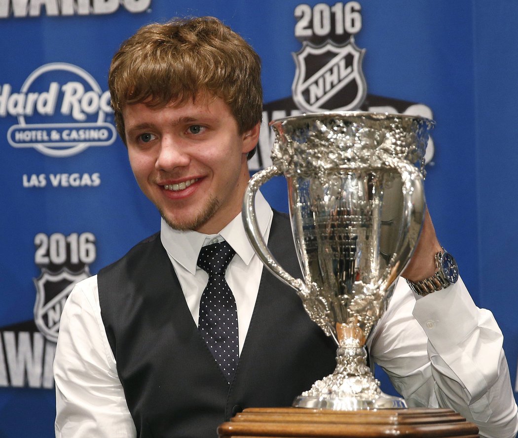 Snovou sezonu prožil v NHL nováček roku Artěmi Panarin z Chicaga