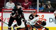 Český útočník Dmitrij Jaškin v dresu Arizony během přípravy na novou sezonu NHL