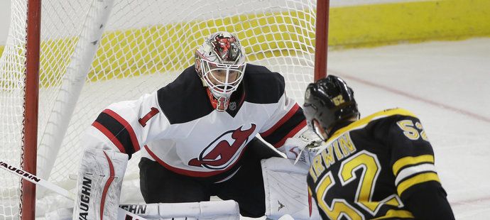 Obránce Matt Irwin vstřelil oba góly Bruins proti New Jersey.