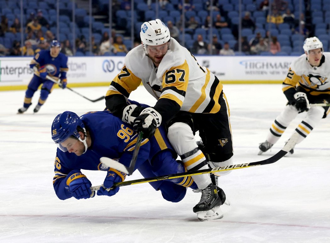 Radim Zohorna nastoupil proti Buffalu v prvním útoku Penguins