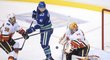 Proti Canucks lapil David Rittich všech 26 střel