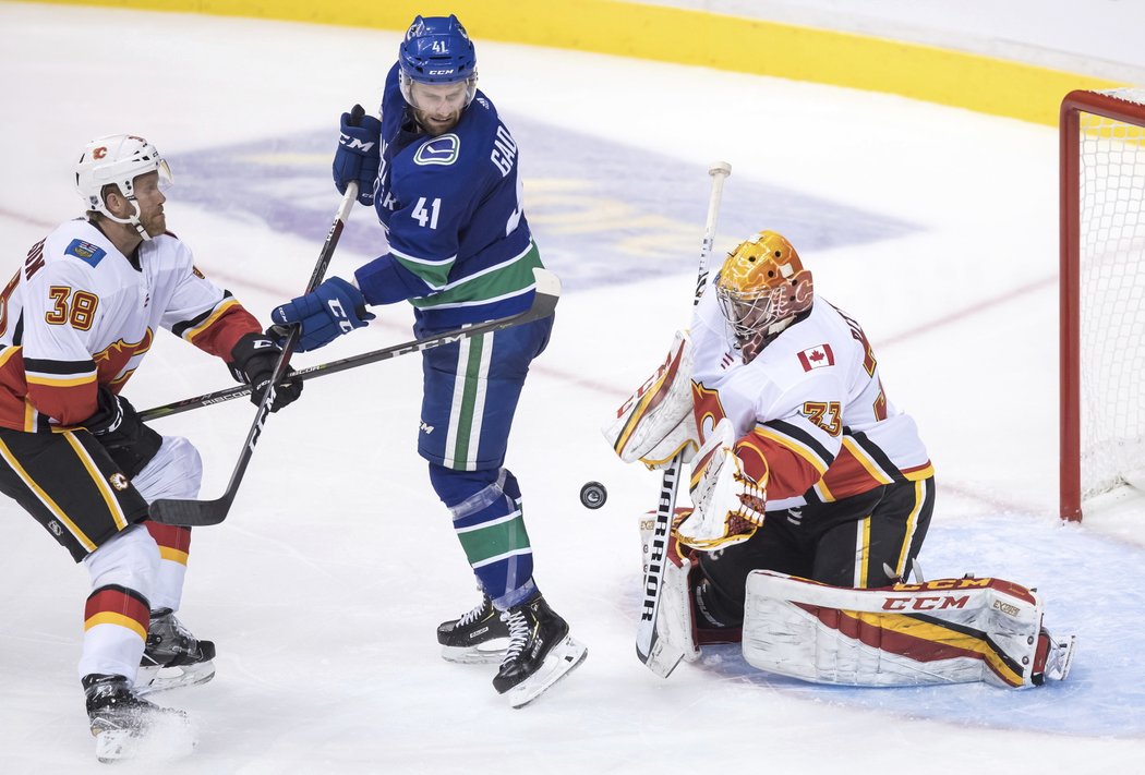 Proti Canucks lapil David Rittich všech 26 střel