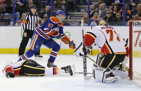 Connor McDavid je jasným adeptem na Calder Trophy pro nejlepšího nováčka. Naplní obří očekávání?