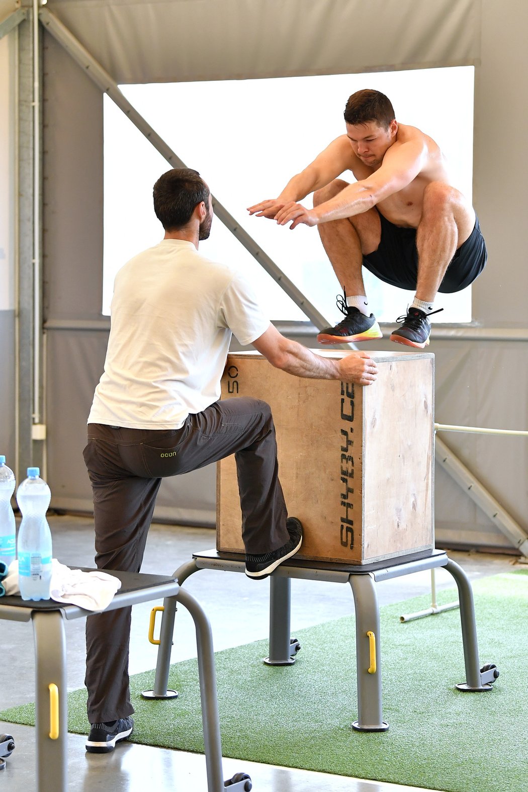 2019. Drsná dřina v přípravě na nový ročník NHL. Hvězda San Jose v péči fitness trenéra Petra Klofáče...