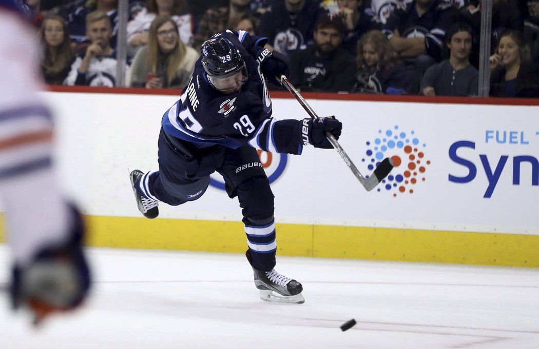 Patrik Laine může s místem na soupisce Jets počítat