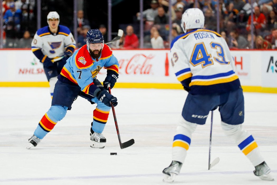 Radko Gudas během zápasu se St. Louis Blues