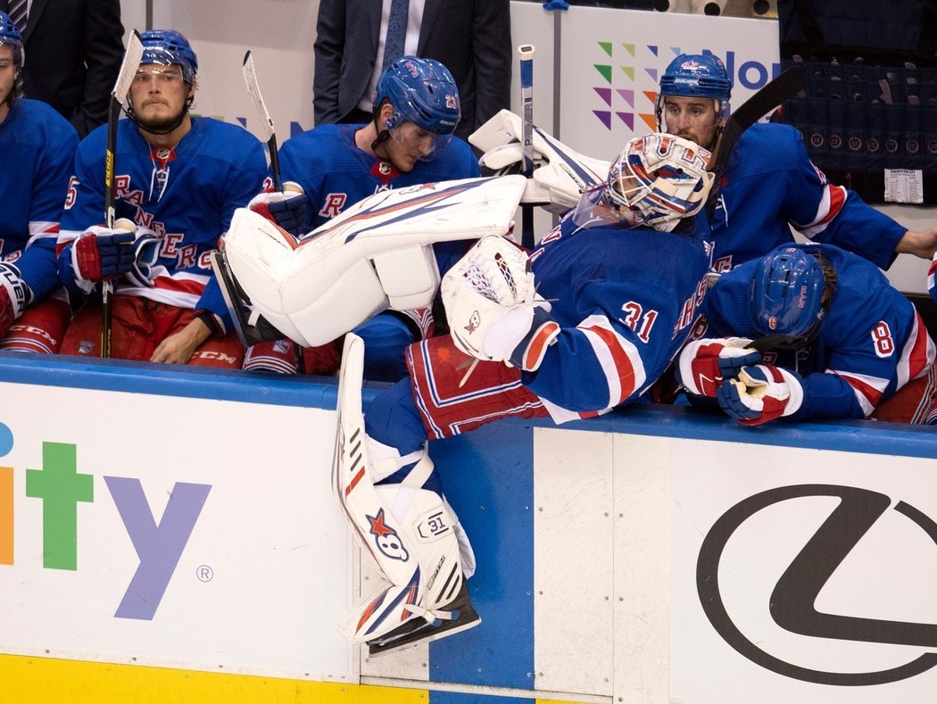 Působení New York Rangers v letošním play off se smrsklo na 180 minut, během kterých vstřelili Jezdci jen čtyři branky.