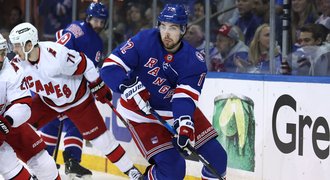 SESTŘIH: Rangers si vynutili sedmý zápas, Chytil dal Carolině dva góly