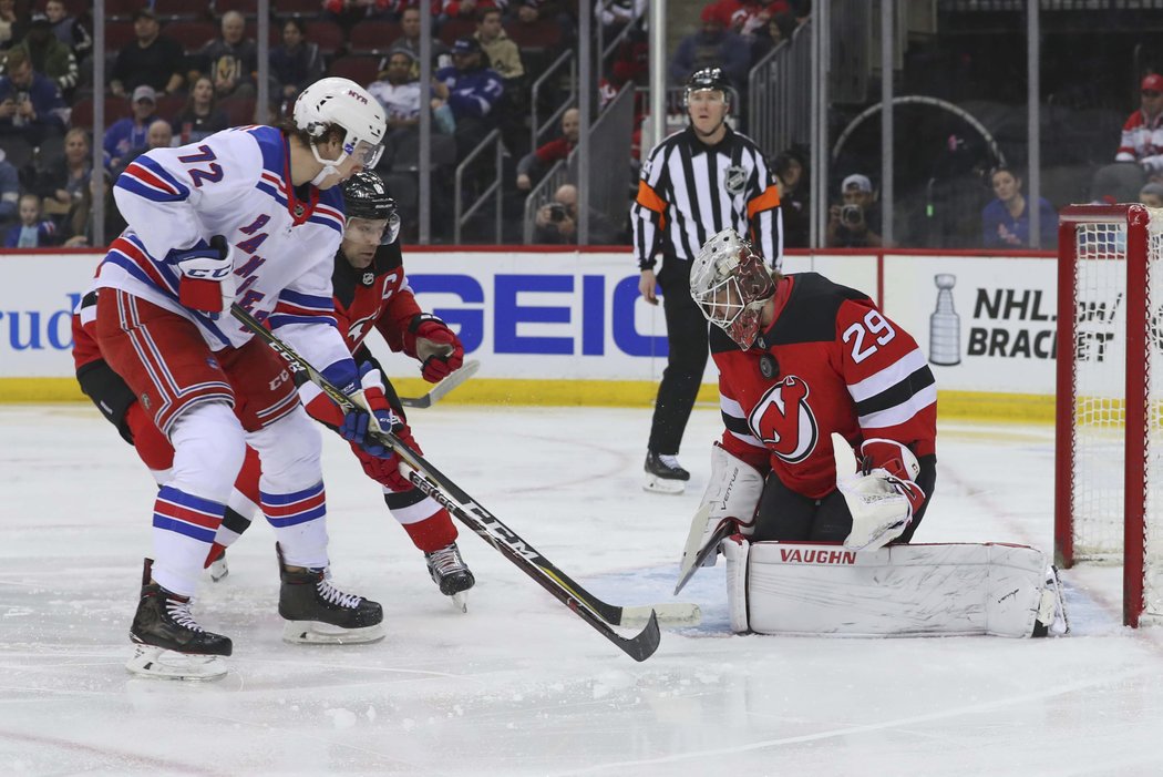 Filip Chytil zapsal proti Devils šest střel na bránu