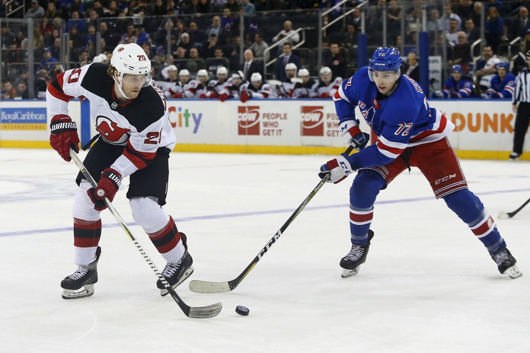 Filip Chytil bral proti Devils dva kladné body