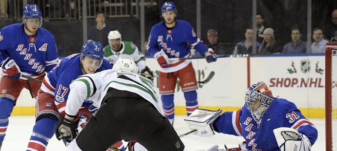 Ondřej Pavelec zlikvidoval 44 střel Dallasu.