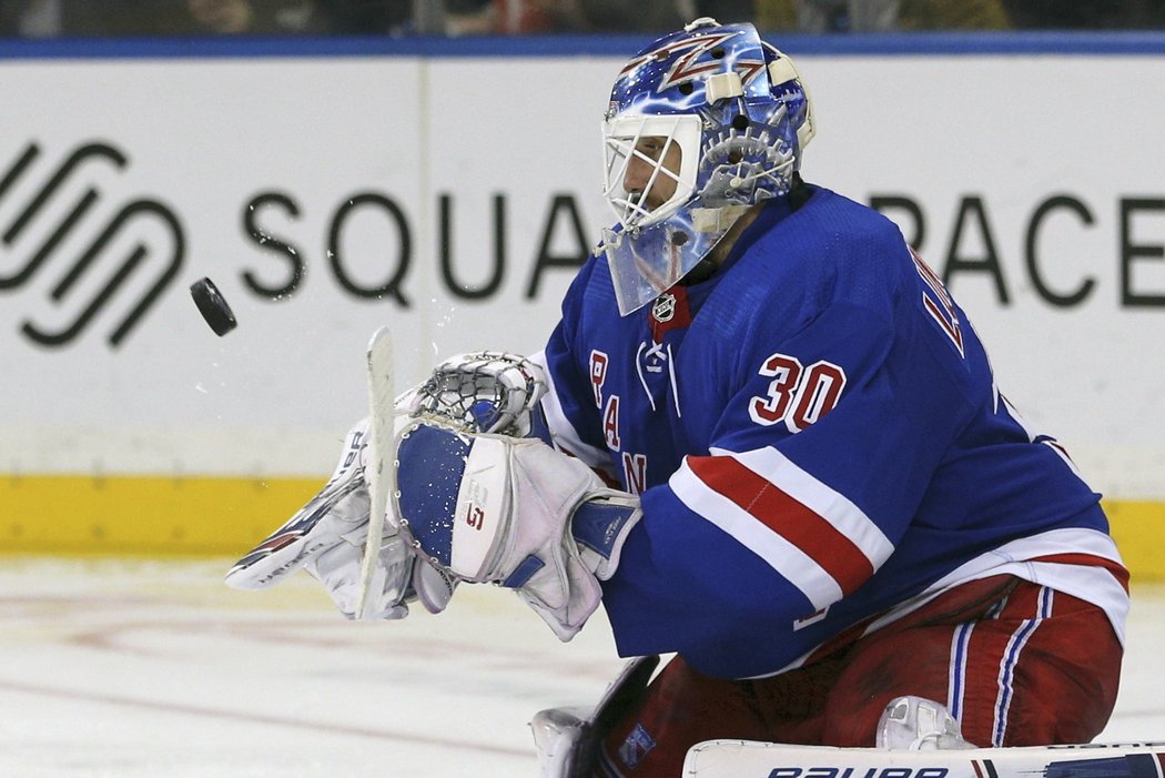 Henrik Lundqvist pustil za svá záda v utkání s Dallasem jediný puk.