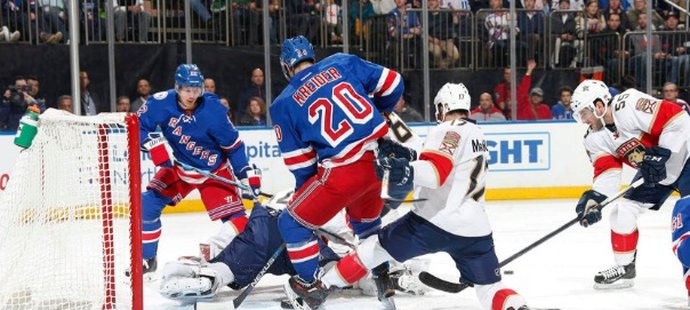 Florida v Madison Square Garden dvakrát smazala jednobrankový náskok soupeře a vyhrála 3:2 po nájezdech