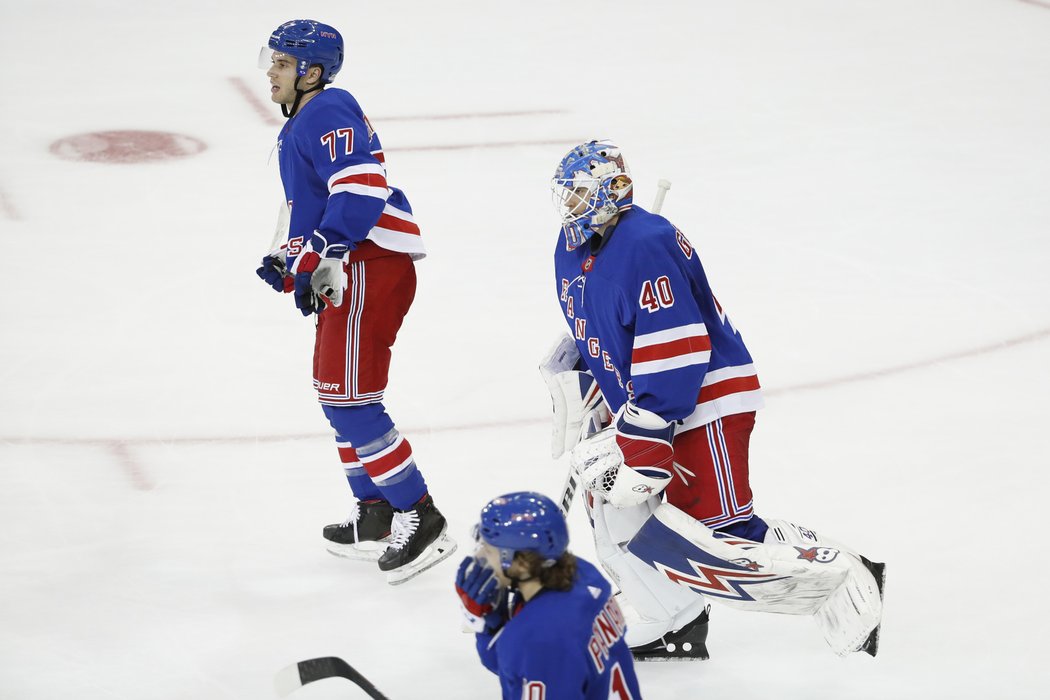 Zklamaní hokejisté Rangers odjíždí po prohře v prodloužení proti Arizoně