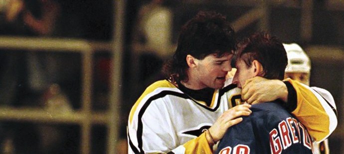 Při Gretzkyho rozlučce po zápase, který Jágr rozhodl v prodloužení