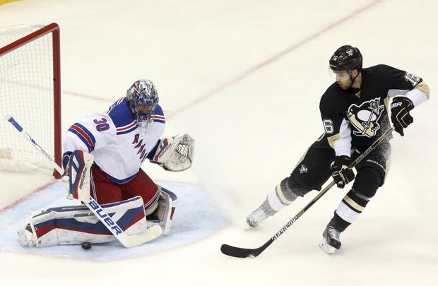 Hlavní hvězdou utkání se stal Henrik Lundqvist, který pochytal 23 střel. Hlavní hvězdou utkání se stal Henrik Lundqvist, který pochytal 23 střel.