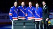 New York Rangers uctili klubovou ikonu Henrika Lundqvista. Jeho číslo 30 v organizaci vyřadili a pověsili ke stropu haly Madison Square Garden