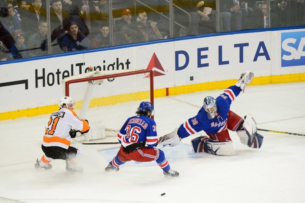 Mats Zuccarello a Henrik Lundqvist dotáhli Rangers v roce 2014 až do finále Stanley Cupu.