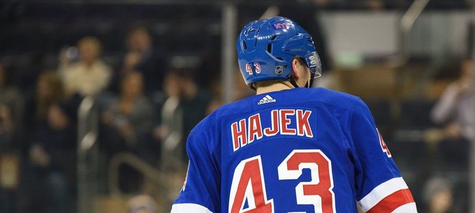 Libor Hájek odehrál proti Canadiens doma v Madison Square Garden navýsost sympatických osmnáct minut, za které sklidil navzdory prohře 2:4 slova chvály.