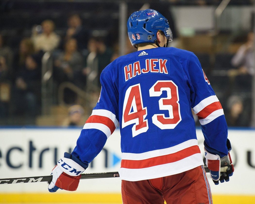 Libor Hájek odehrál proti Canadiens doma v Madison Square Garden navýsost sympatických osmnáct minut, za které sklidil navzdory prohře 2:4 slova chvály.