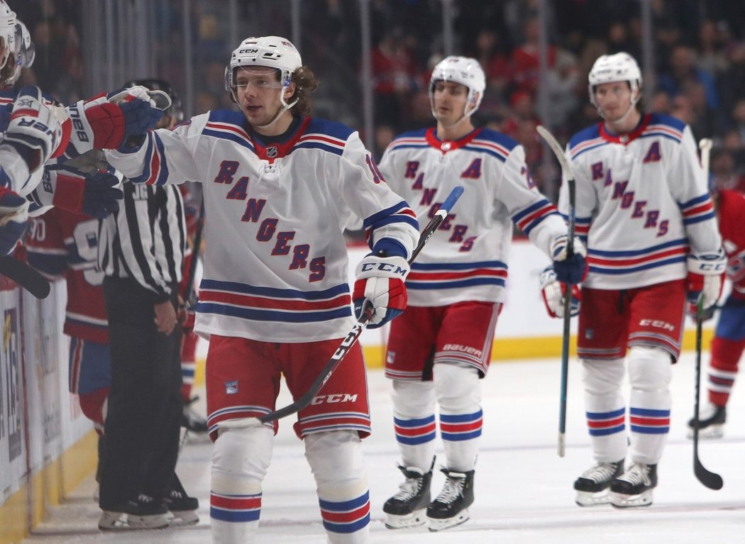 Artěmi Panarin se raduje ze své trefy proti Montrealu.