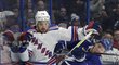 Ondřej Palát přispěl v pondělním utkání NHL nahrávkou k výhře hokejistů Tampy Bay 6:3 nad New York Rangers.