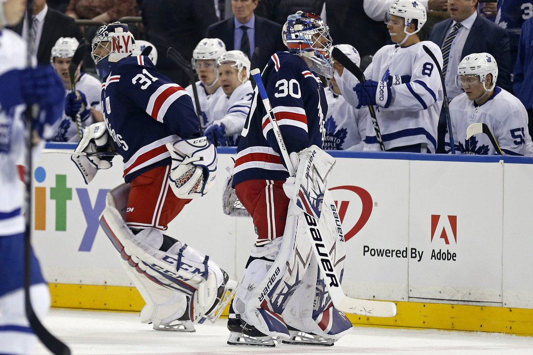 Henrik Lundqvist po čtyeřch gólech střídá, Ondřej Pavelec míří do akce