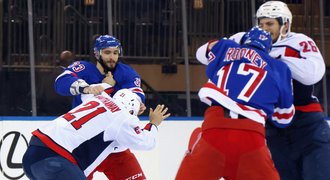 Pomsta za Panarina! Šest bitek v pěti minutách, řežba přepsala rekord NHL