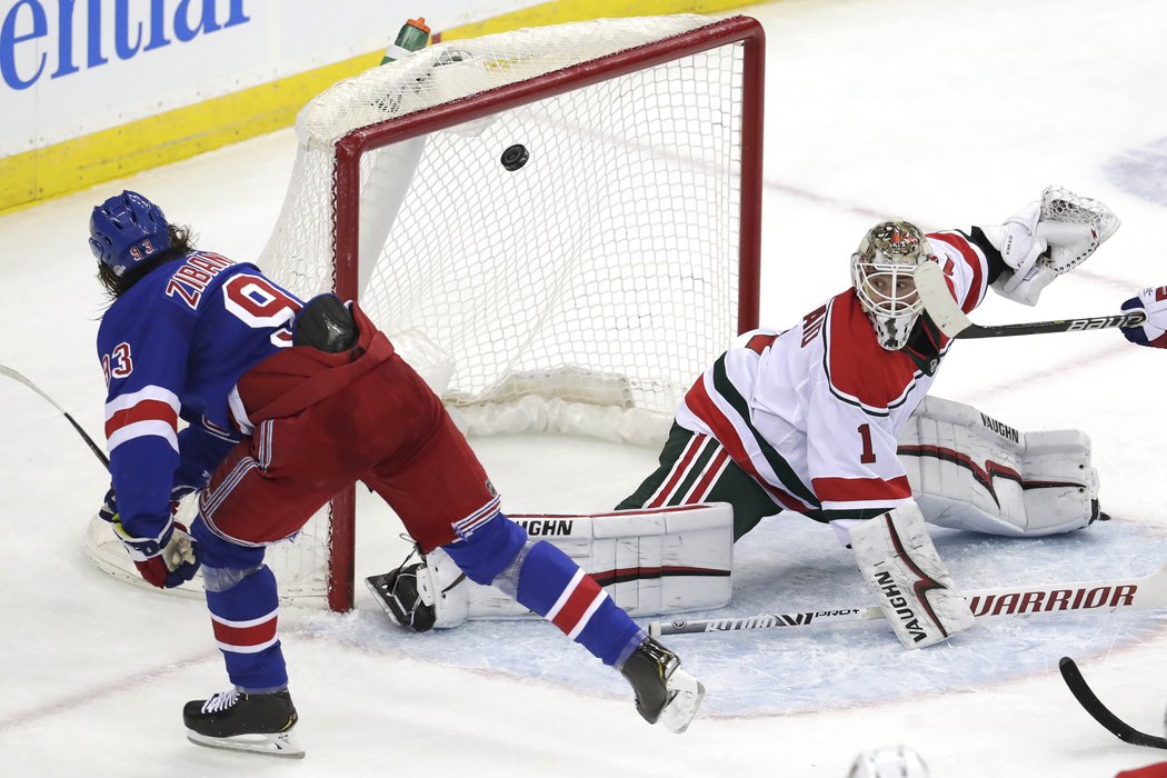 Mika Zibanejad dal proti New Jersey druhý hattrick v NHL