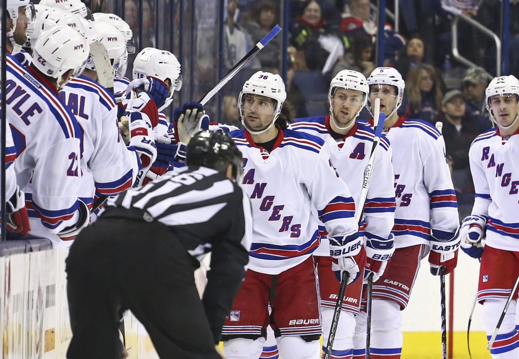 Mats Zuccarello trefil výhru Rangers a postup pro newyorský klub