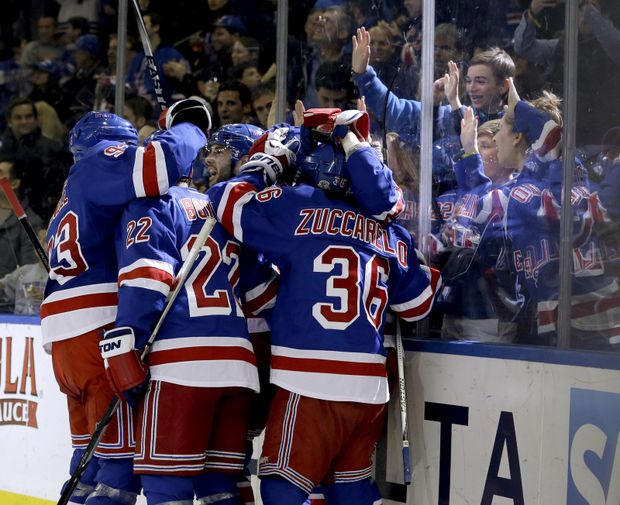 Rangers rozstříleli Anaheim a jsou na čele NHL. Rangers rozstříleli Anaheim a jsou na čele NHL.